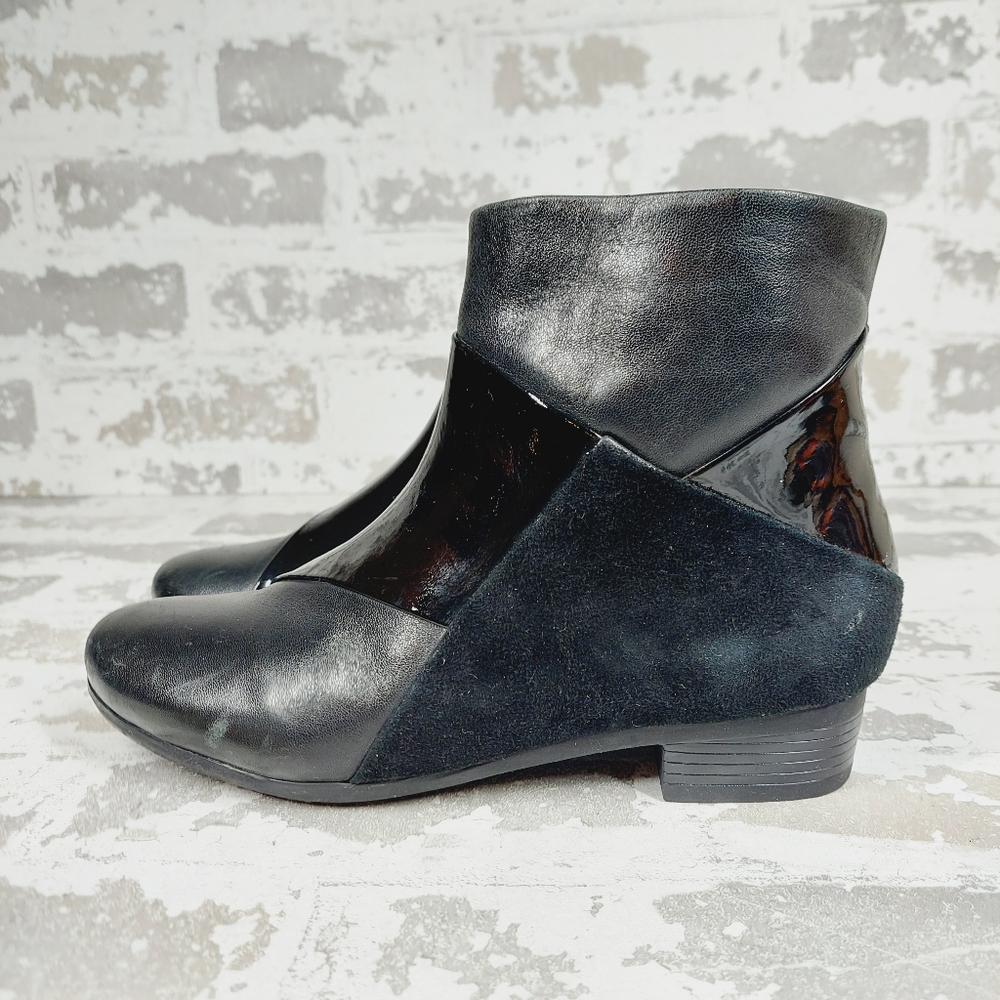 Trotters Black Leather Ankle Boots